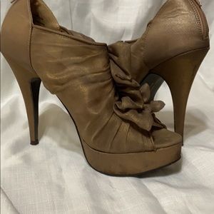 Women’s Chinese Laundry size 11M